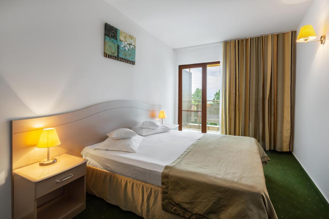 Hotel Bega เอโฟริเอนอร์ด ภายนอก รูปภาพ