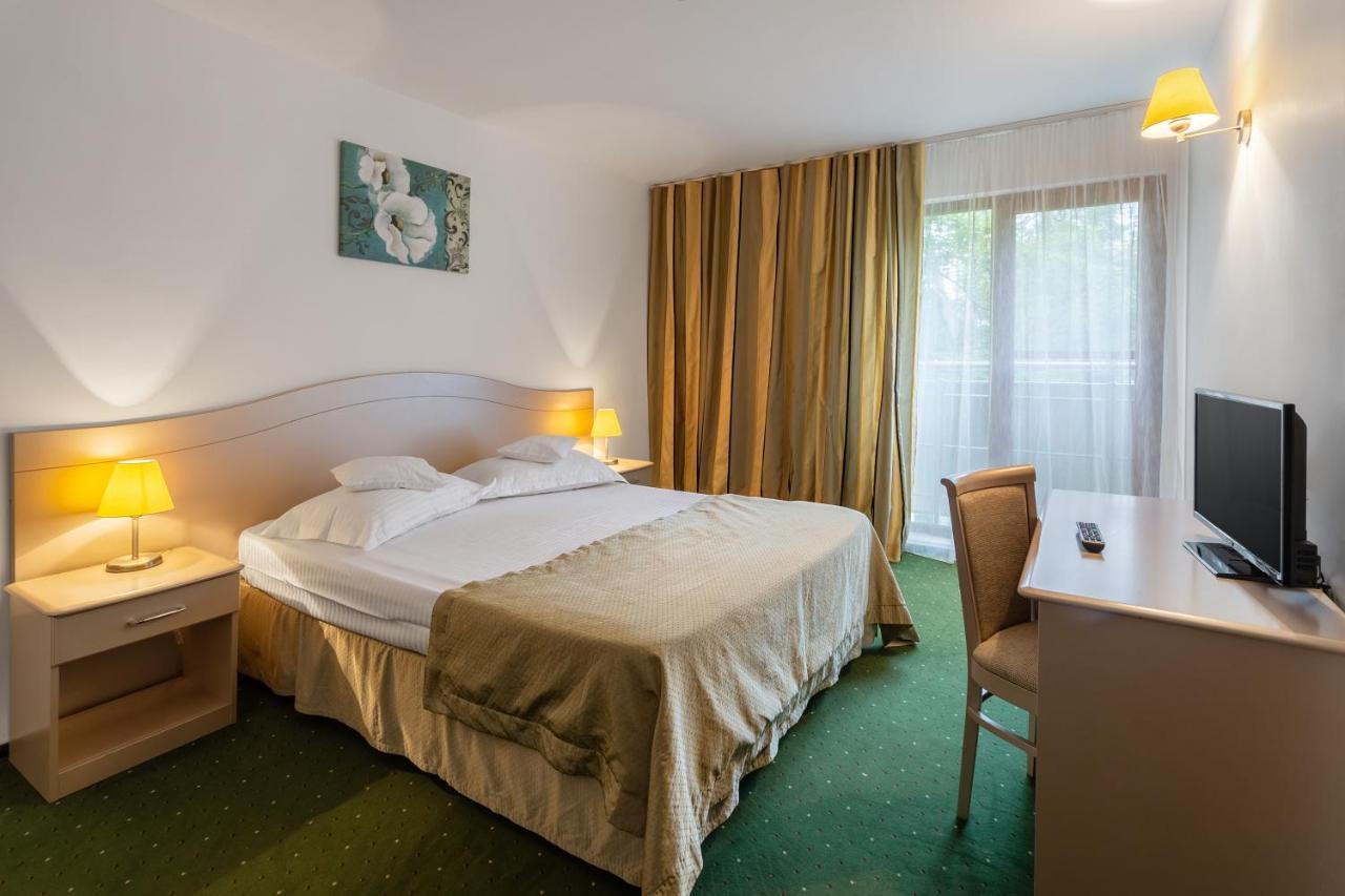 Hotel Bega เอโฟริเอนอร์ด ภายนอก รูปภาพ