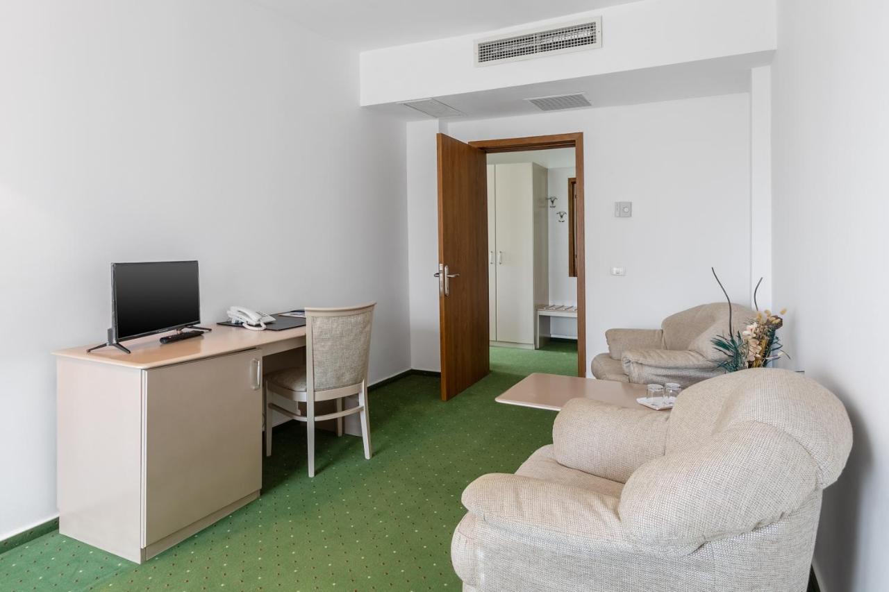 Hotel Bega เอโฟริเอนอร์ด ภายนอก รูปภาพ